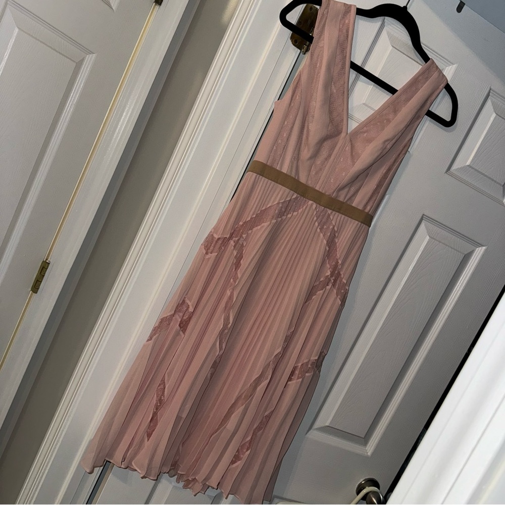 BCBGMaxAzria Blush Pink Pleated V-Neck Midi Dress with Gold Waistband